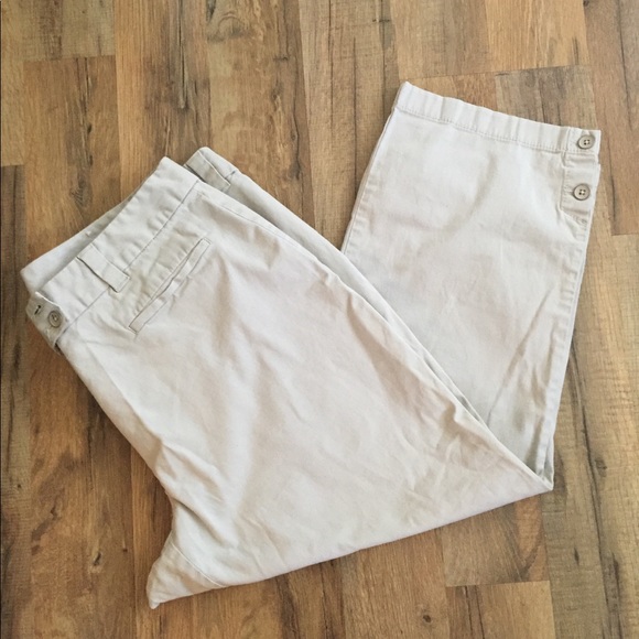 LOFT Pants - Ann Taylor Loft Khaki Original Crop Pants Size 16